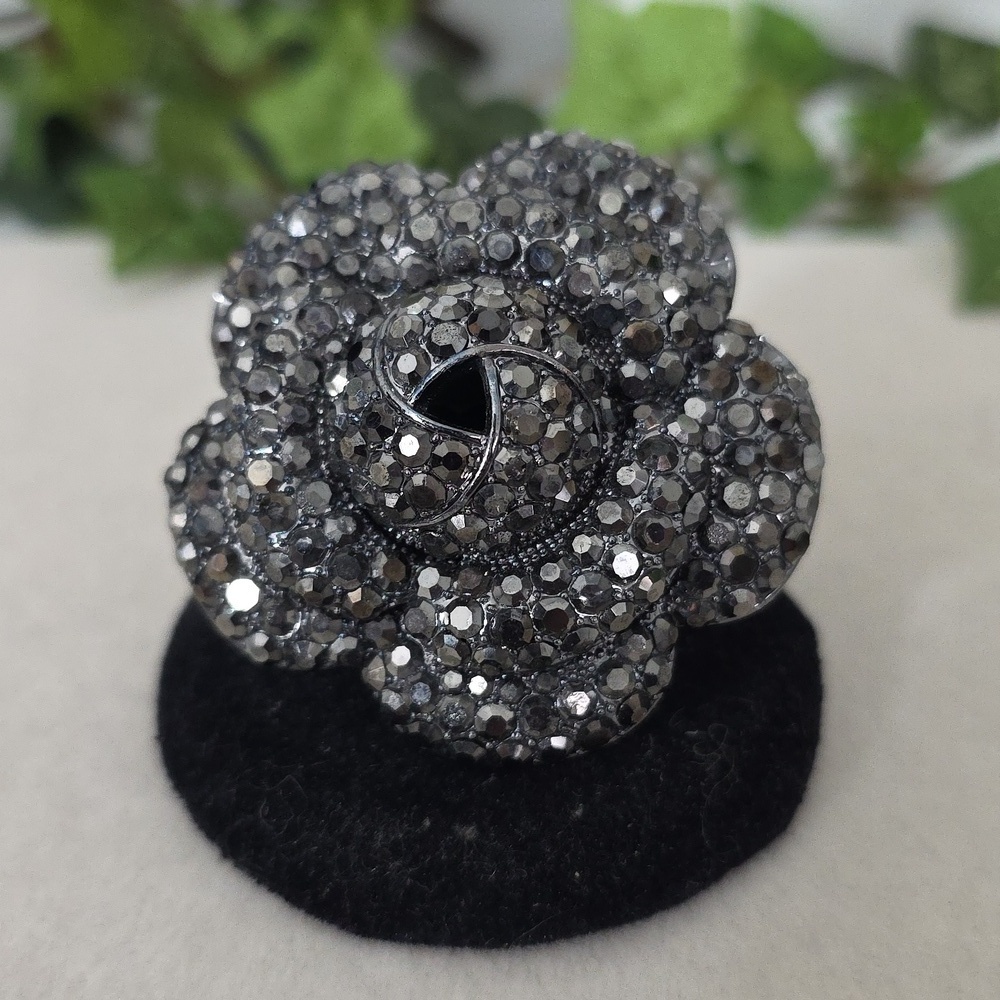 Oxidized Silver Large Flower Stretch Ring with Slver Black Stones